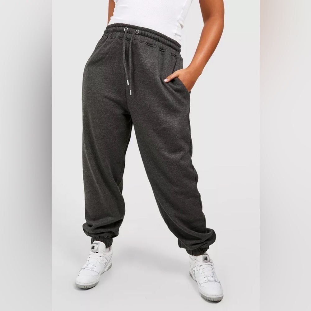 120. NWT BOOHOO RECYCLED PLUS BASIC CUFFED HEM CHARCOAL JOGGERS 24/4XL - Picture 2 of 3